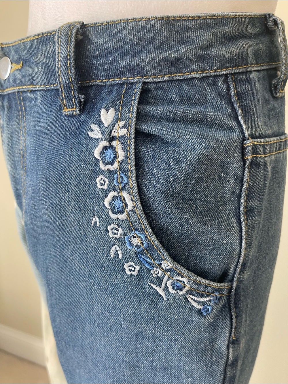 Two-Tone Bleached blue and cream Straight leg Women’s Jeans with embodied pocket - Picture 6 of 6